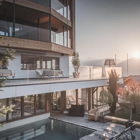 ホテル Kronplatz-resort Zirm