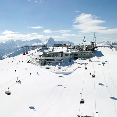 ホテル Kronplatz-resort Zirm 4*