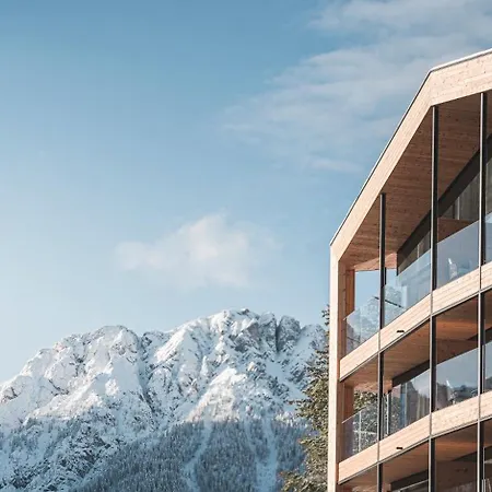 ホテル Kronplatz-resort Zirm